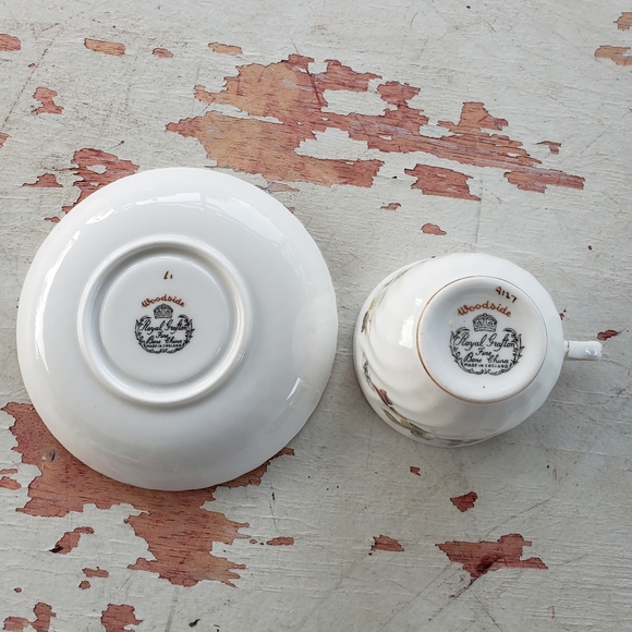 Vtg woodlands florals & berries tea cup & saucer - Picture 7 of 9